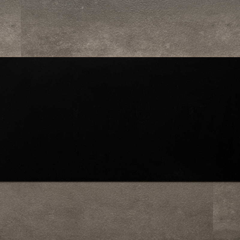 Carica l&#39;immagine nel visualizzatore di gallerie, schwarze Platte lackiert

